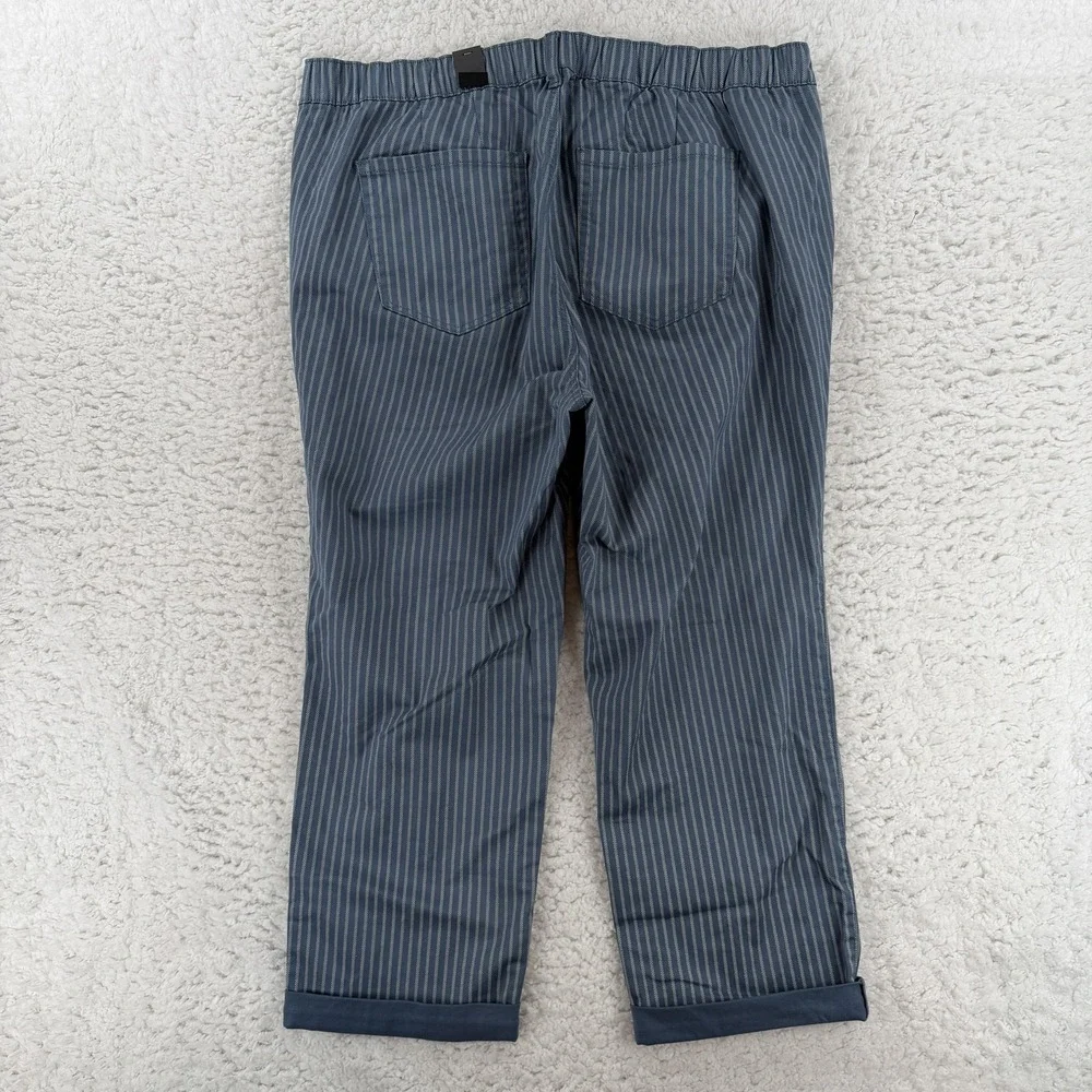 Torrid Pants Womens‎ 2 Short Blue Stripe Twill Straight Cuffed Stretch Casual